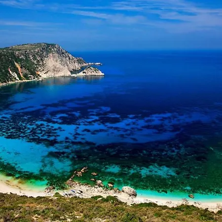 The House. Light & Stone. וילה