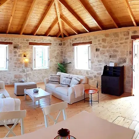 The House. Light & Stone. Villa