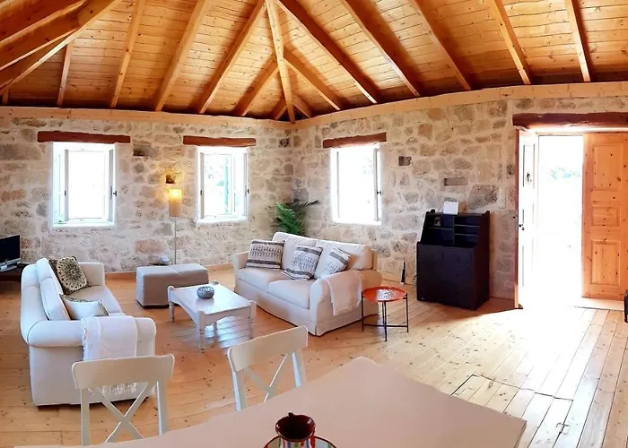 The House. Light & Stone. Villa