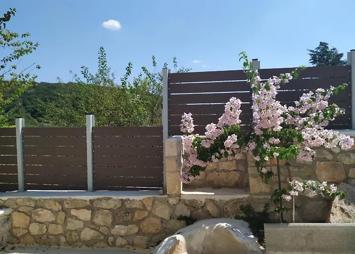 The House. Light & Stone. * Lixúri